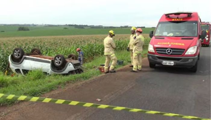 Em Cascavel professora de 62 anos morre após ser ejetada de carro e veículo cair sobre corpo dela